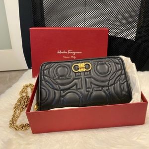 Salvatore Ferragamo Wallet on chain NWT